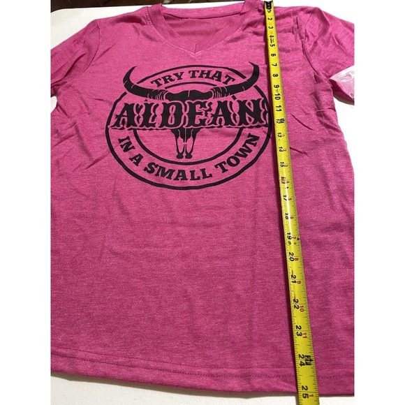 Try That in a Small Town Jason Aldean T Shirt Women Size Small V-Neck Rose Red - Picture 6 of 7